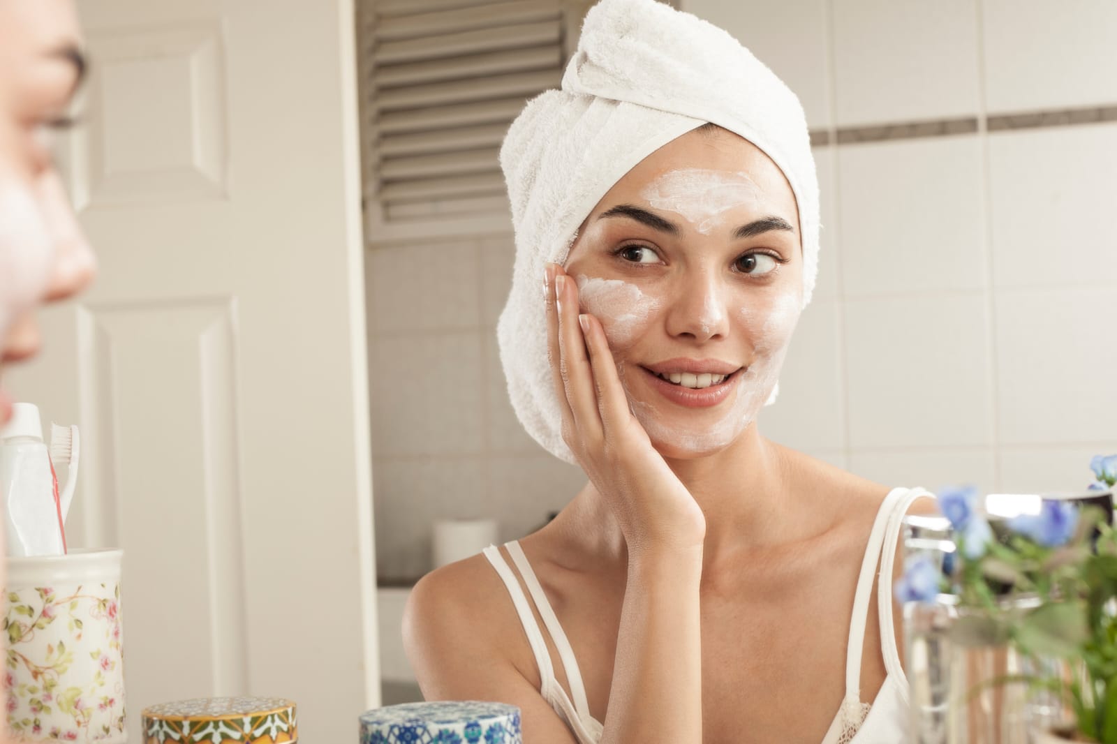6 Rekomendasi Basic Skincare untuk Kulit Berjerawat dan Sensitif, Sudah